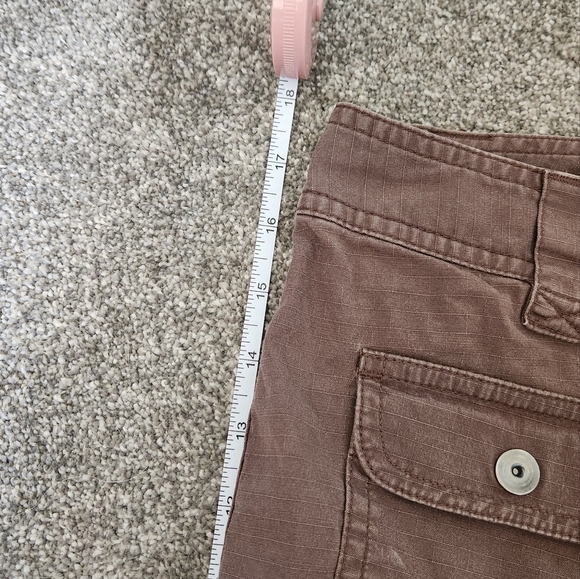 (10) Women's Columbia Shorts - Picture 5 of 7